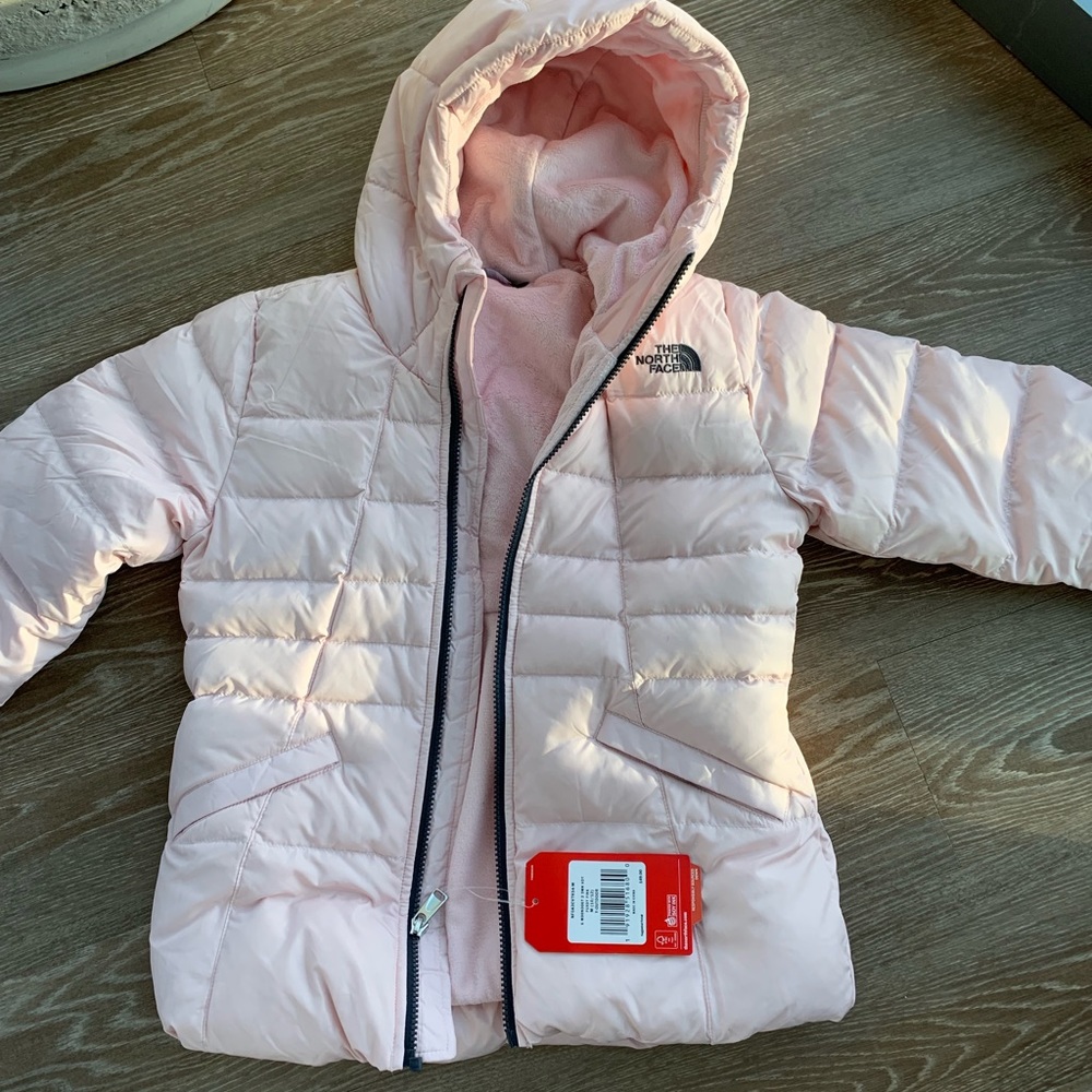 North face jacket brand new girls-youth 10/12 pink